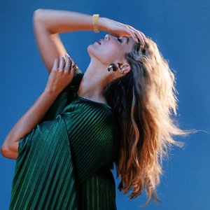 “Delta Goodrem”的封面