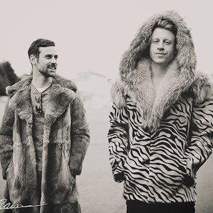 “Macklemore & Ryan Lewis”的封面