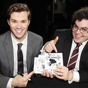 'Andrew Rannells & Josh Gad'の画像