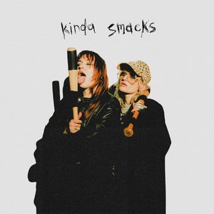 Immagine per 'kinda smacks'