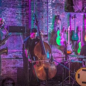 Zdjęcia dla 'Brandon Lopez Trio'