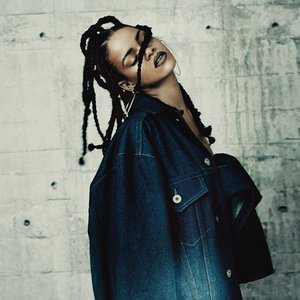 “Rihanna”的封面