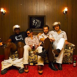 “Dove Hunter”的封面