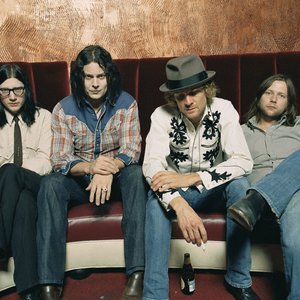 “The Raconteurs”的封面