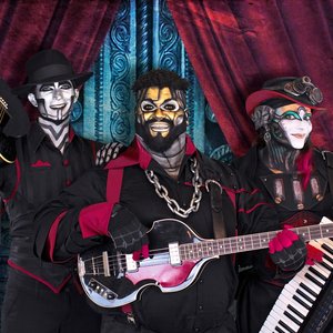 “Steam Powered Giraffe”的封面