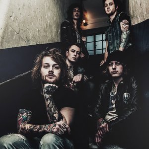 “Asking Alexandria”的封面