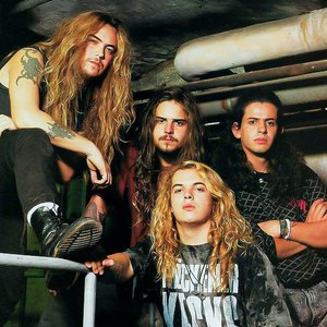 “Sepultura”的封面