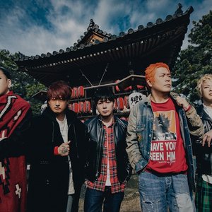 “ROTTENGRAFFTY”的封面