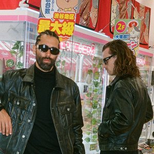 “€URO TRA$H”的封面