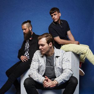 Zdjęcia dla 'Too Close to Touch'