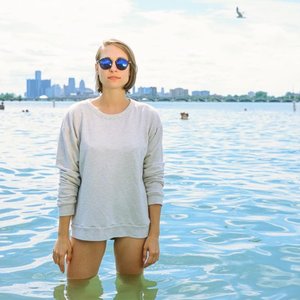 'Anna Burch'の画像