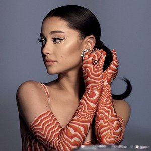 “Ariana Grande”的封面