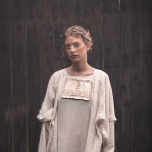 “Дeva”的封面