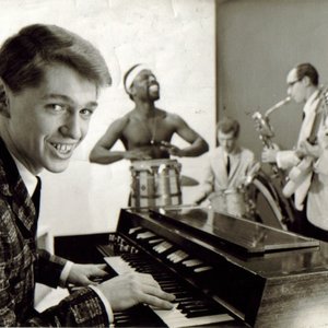 Изображение для 'Georgie Fame & The Blue Flames'