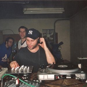 “DJ Mutante”的封面