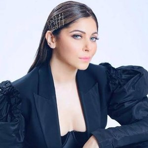 “Kanika Kapoor”的封面