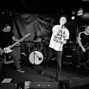 Immagine per 'Kicked in the Teeth'