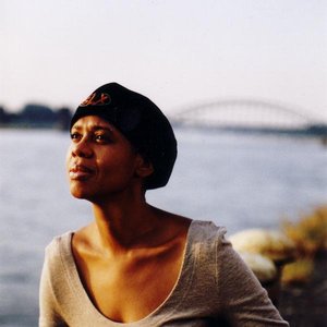 “Adrienne Morgan Hammond”的封面