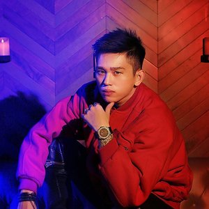 “B Ray”的封面