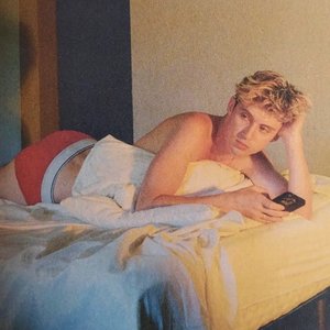 “Troye Sivan”的封面