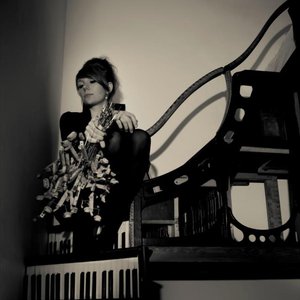 “Poppy Ackroyd”的封面