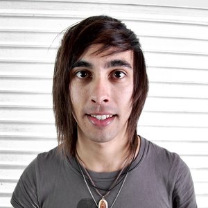 “Pierce the Veil”的封面