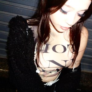 “HELLOLOLA”的封面