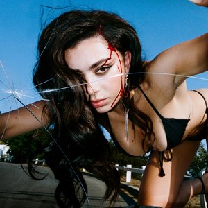 “Charli xcx”的封面