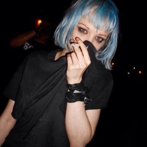 Bild för 'Crystal Castles'