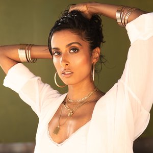 Image for 'Anjulie'