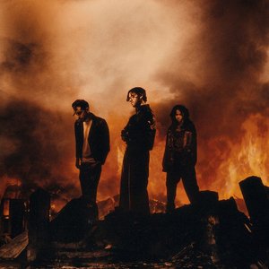 “LET THE WORLD BURN (with G-Eazy & Ari Abdul) [Remix]”的封面