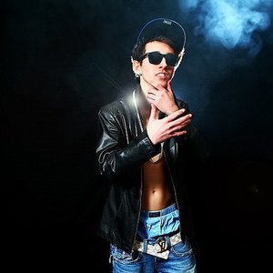 “TrapMoneyBenny”的封面