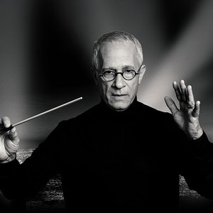 Immagine per 'James Newton Howard'