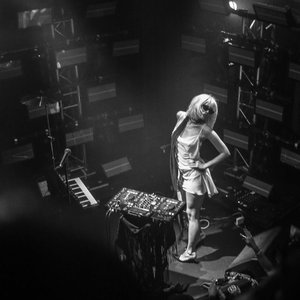 “Avalon”的封面