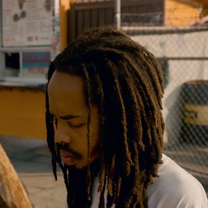 “Earl Sweatshirt”的封面
