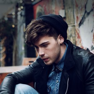 'Aiden Grimshaw' için resim