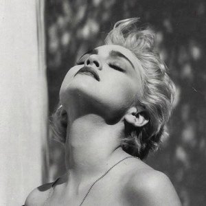 'Madonna' için resim