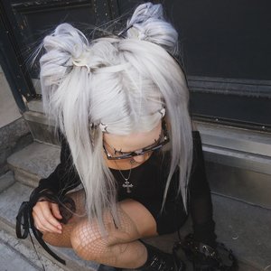“Babyteeth”的封面