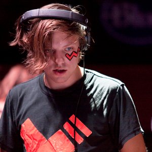 “Robert DeLong”的封面