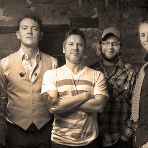 “The Infamous Stringdusters”的封面