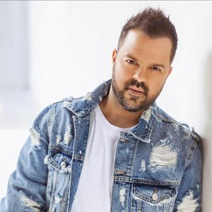 “Nikos Apergis”的封面