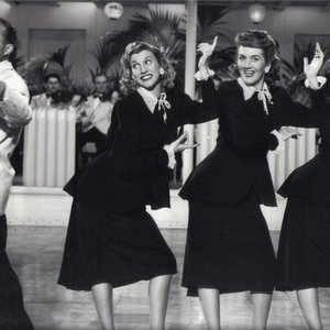 'Bing Crosby & The Andrews Sisters' için resim