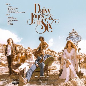 “Daisy Jones  The Six”的封面