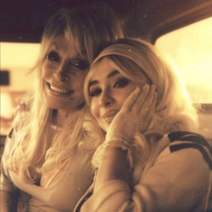 “Sabrina Carpenter & Dolly Parton”的封面