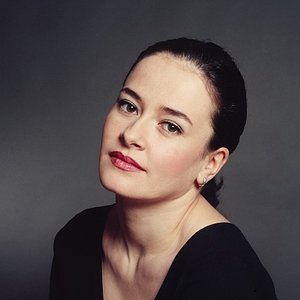 “Simona Houda Šaturová”的封面