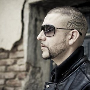 “Carmona”的封面