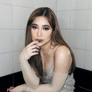 “Moira Dela Torre”的封面