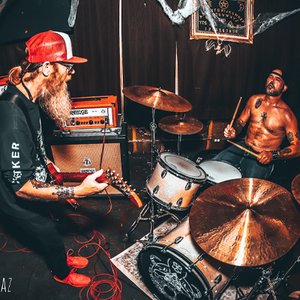 “Red Beard Wall”的封面
