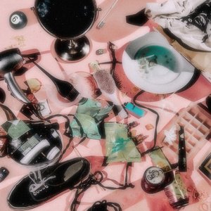 “Cut Bangs”的封面