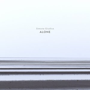 'Alone'の画像